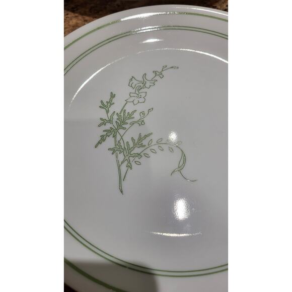 Vintage Corelle Floral Spray Plates (Qty 3 Dinner Plates & Qty 1 Luncheon Plate) - Picture 4 of 9